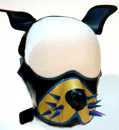 初の総ラバー製わんこマスク